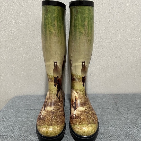 Smoky Running Horses Boot - Picture 3 of 10